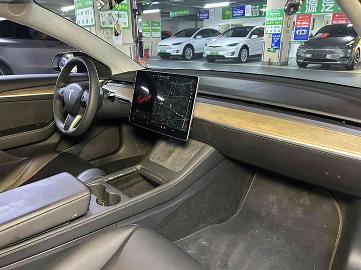 Фото 6 - Tesla Model 3