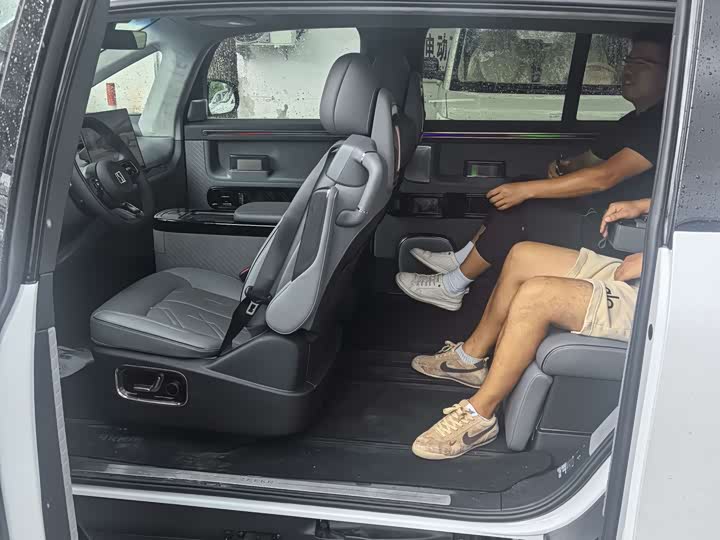 Фото 4 - Zeekr Mix