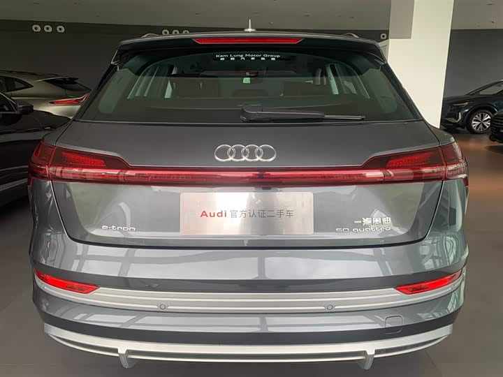 Фото 3 - Audi e-tron