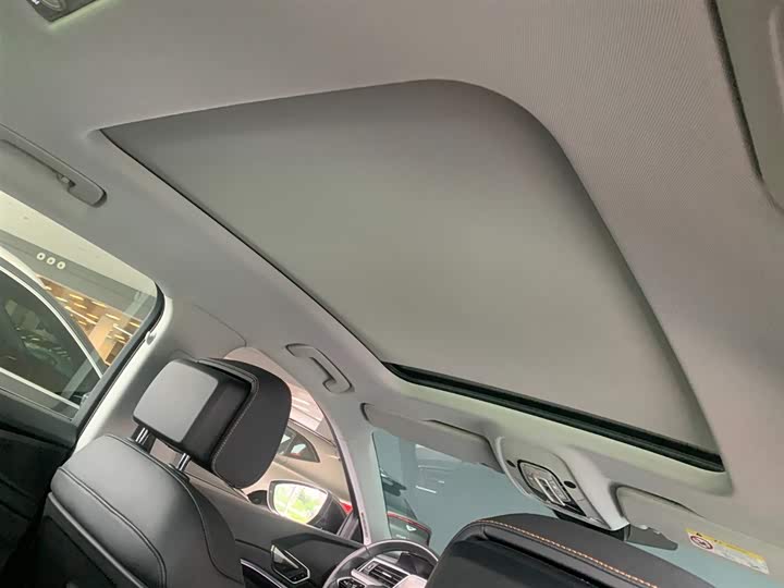 Фото 9 - Audi e-tron