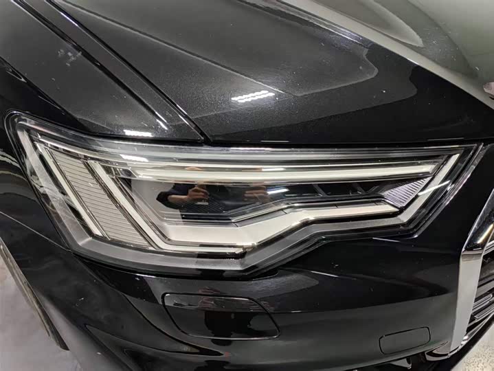 Фото 13 - Audi A6L