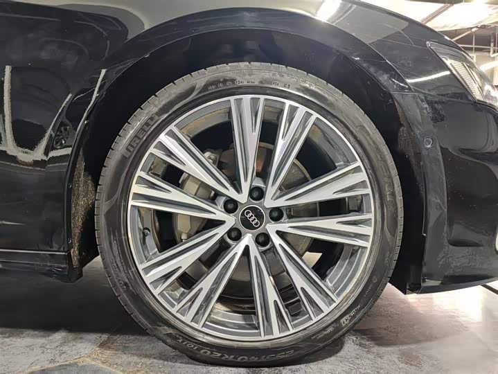 Фото 15 - Audi A6L