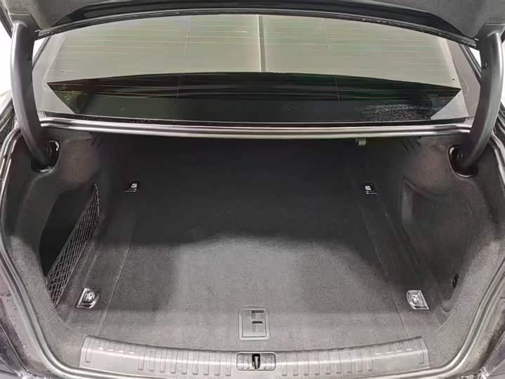 Фото 17 - Audi A6L