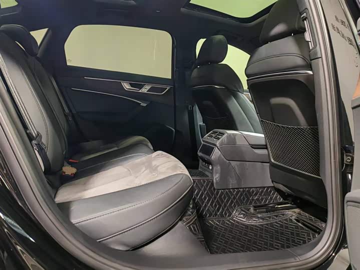 Фото 6 - Audi A6L