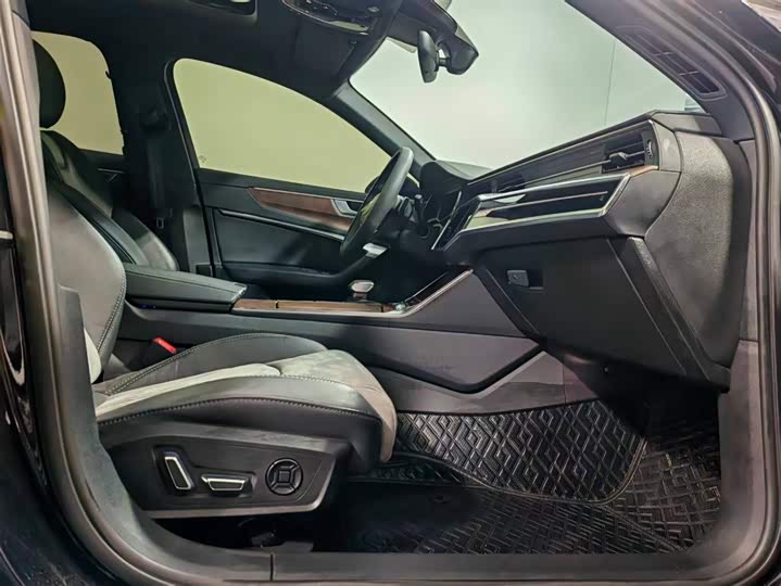 Фото 7 - Audi A6L