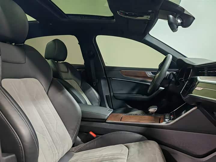 Фото 8 - Audi A6L