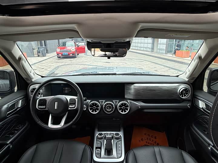 Фото 10 - Tank 300