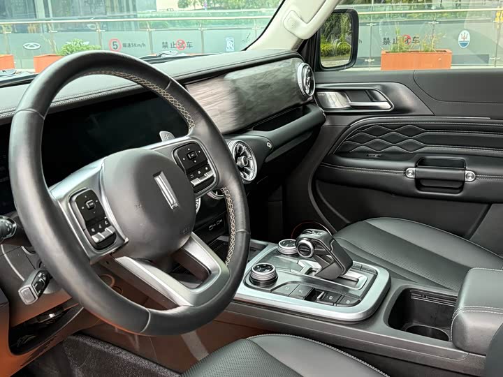 Фото 8 - Tank 300