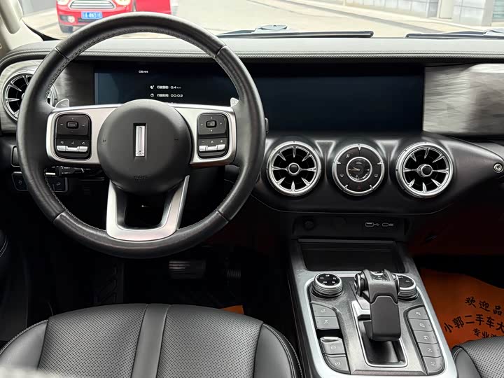 Фото 9 - Tank 300