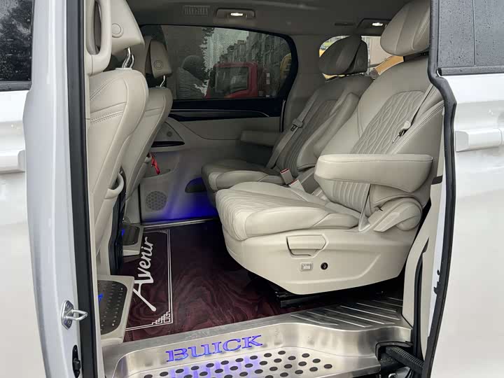 Фото 12 - Buick GL8 ES