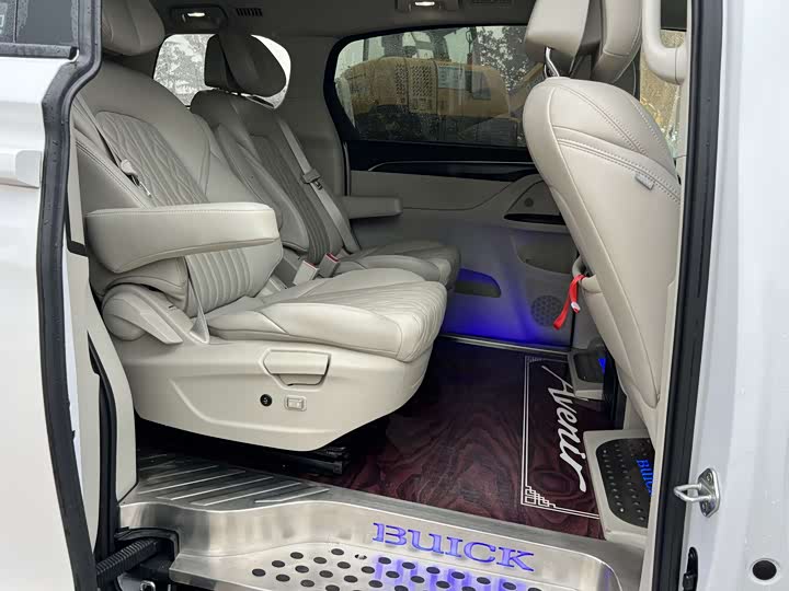 Фото 17 - Buick GL8 ES