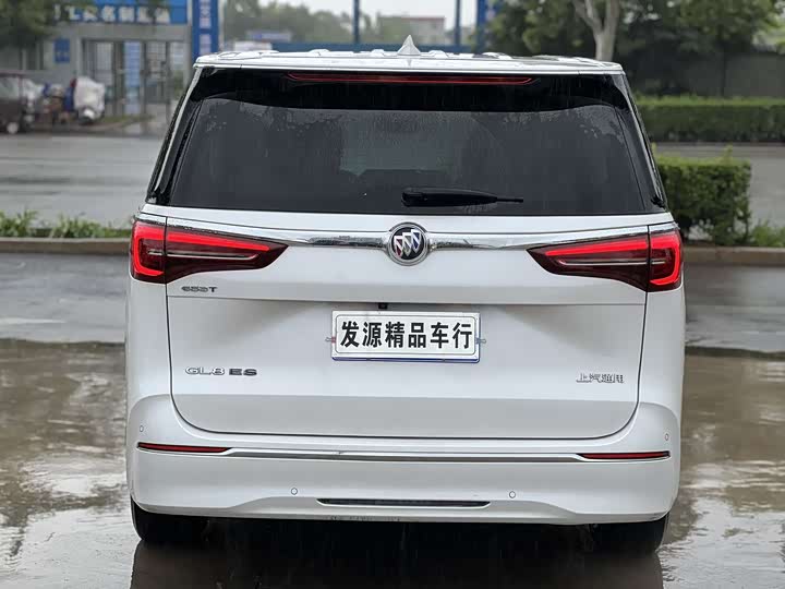 Фото 19 - Buick GL8 ES