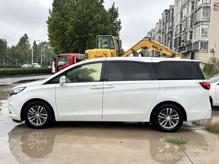 Фото 21 - Buick GL8 ES