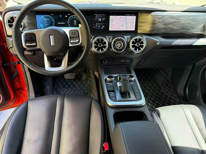 Фото 5 - Tank 300