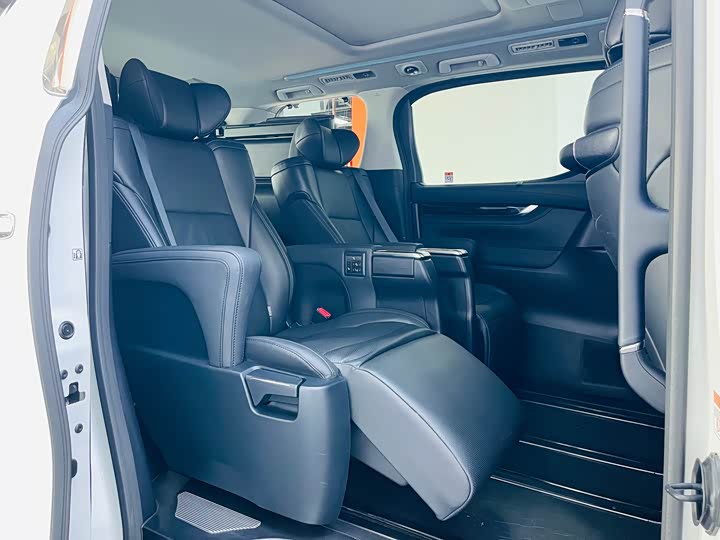 Фото 12 - Toyota Vellfire