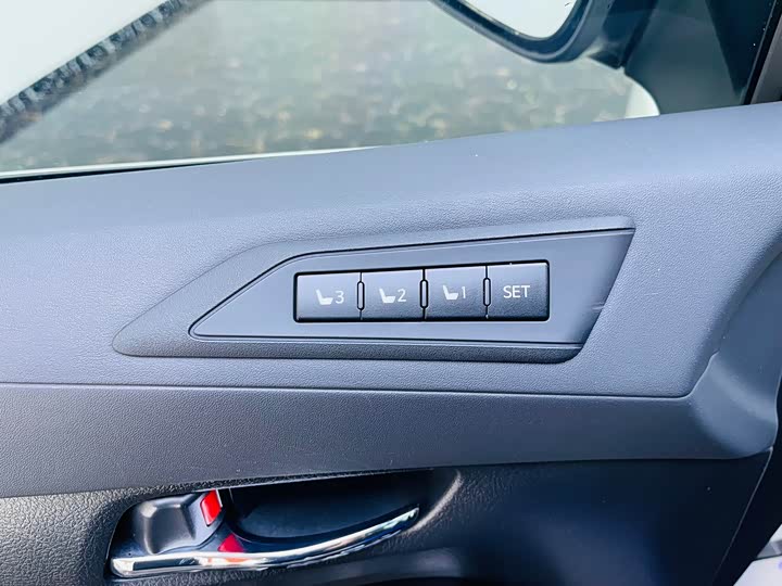 Фото 13 - Toyota Vellfire