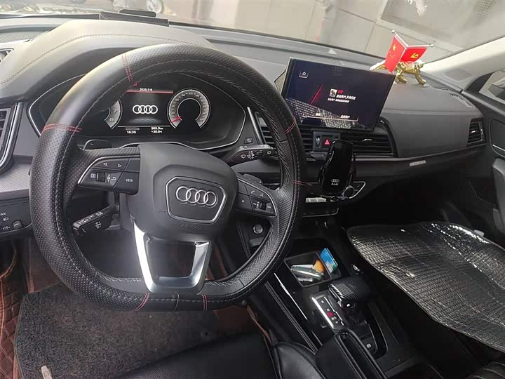 Фото 13 - Audi Q5L