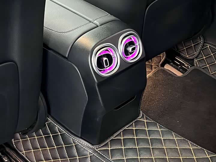 Фото 18 - Mercedes-Benz C-Class