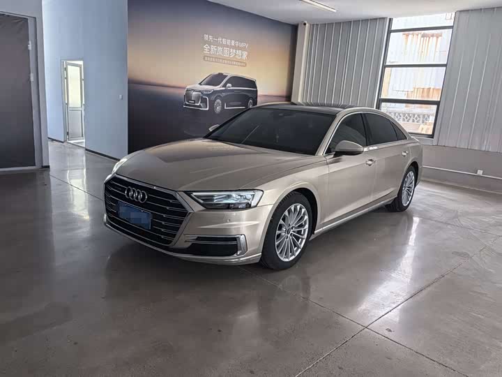 Фото 1 - Audi A8