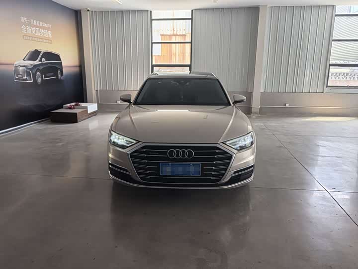 Фото 2 - Audi A8