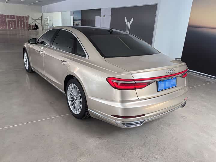 Фото 6 - Audi A8