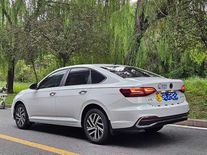 Фото 3 - Volkswagen Lavida