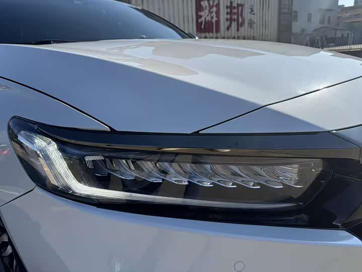 Фото 10 - Honda Accord