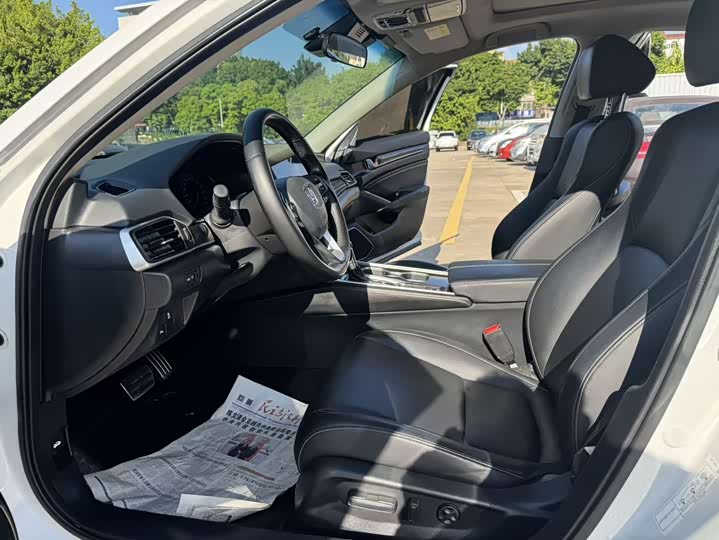 Фото 11 - Honda Accord