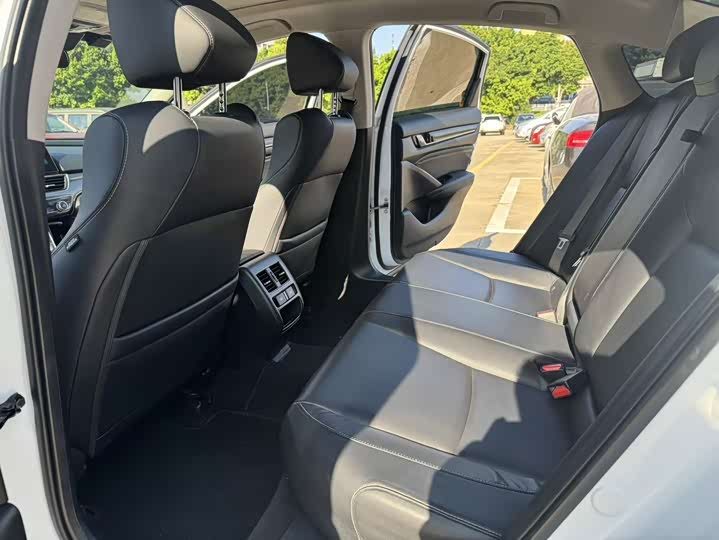 Фото 12 - Honda Accord