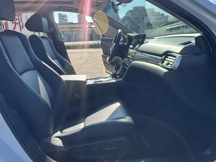 Фото 14 - Honda Accord