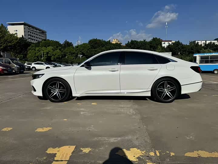 Фото 4 - Honda Accord