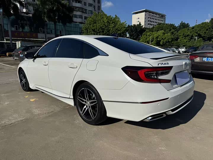 Фото 5 - Honda Accord