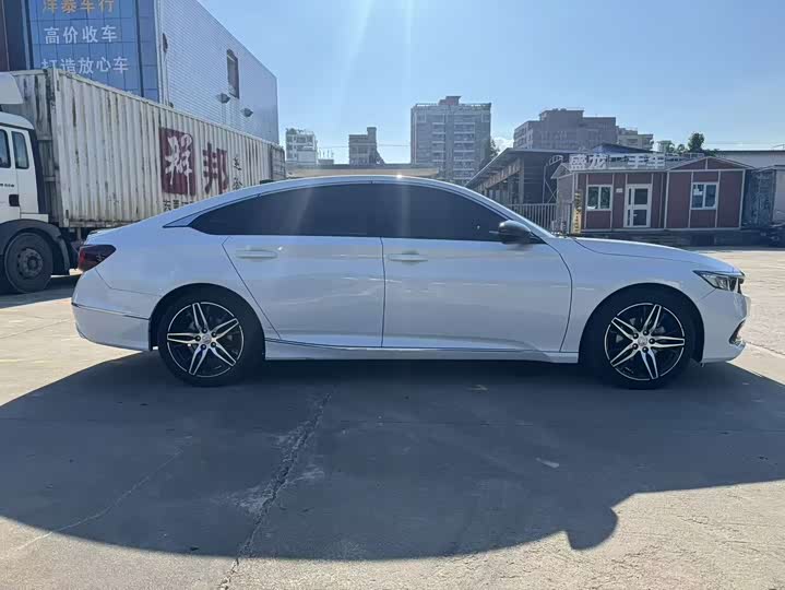 Фото 8 - Honda Accord