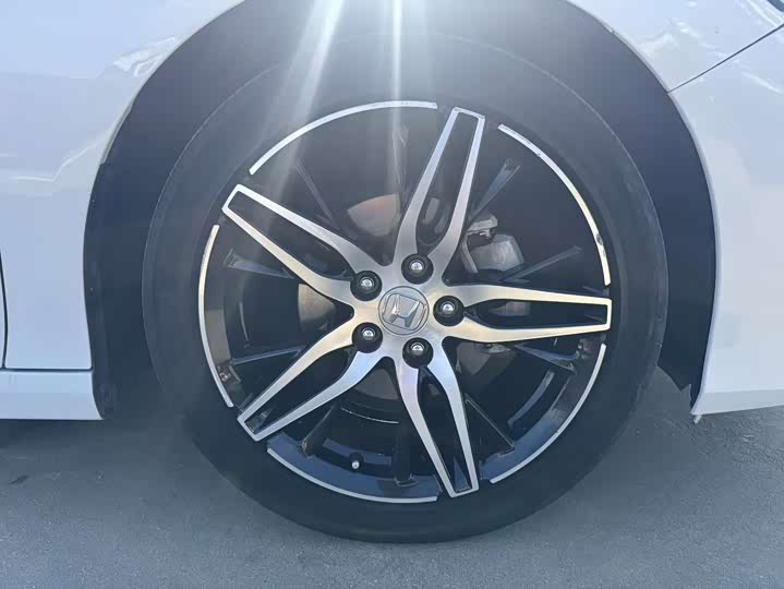 Фото 9 - Honda Accord