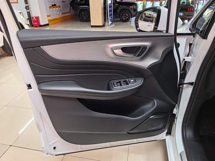 Фото 6 - Roewe iMax 8