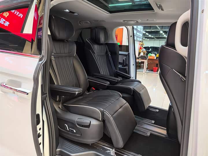 Фото 8 - Roewe iMax 8