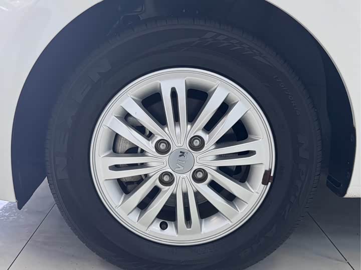 Фото 17 - Kia Pegas