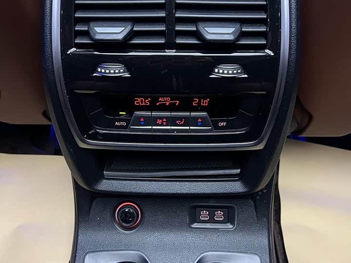 Фото 19 - BMW X7