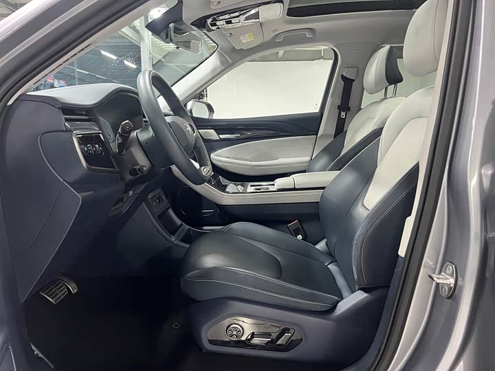 Фото 8 - BAIC Arcfox Alpha T