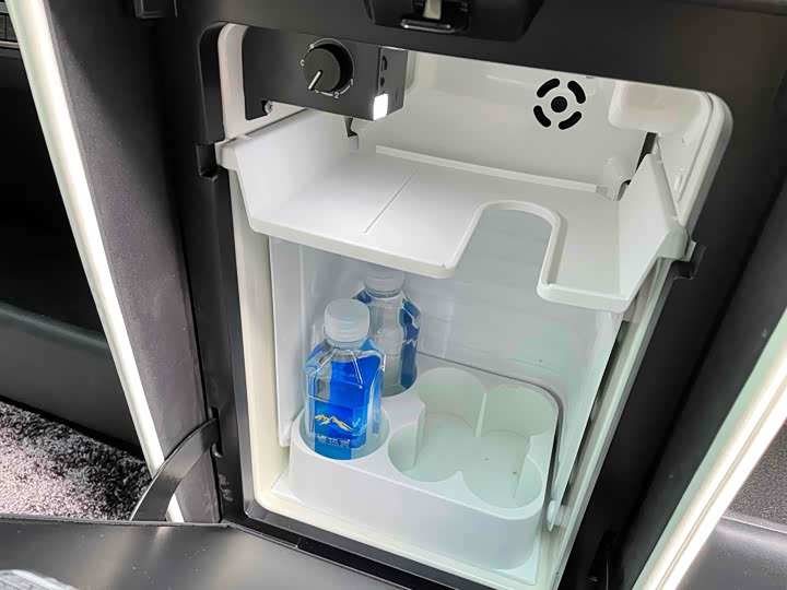 Фото 24 - Lexus LM