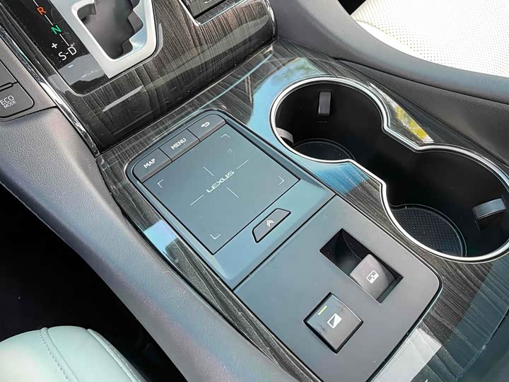 Фото 28 - Lexus LM