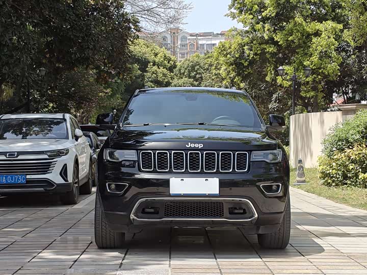 Фото 2 - Jeep Grand Cherokee