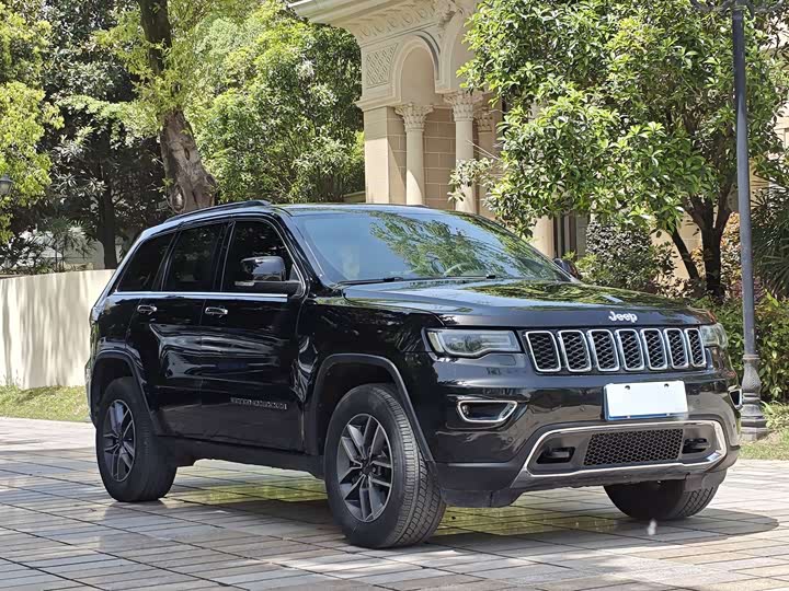 Фото 3 - Jeep Grand Cherokee