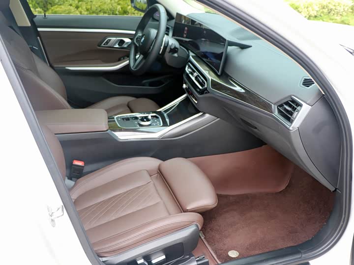 Фото 11 - BMW 3 Series