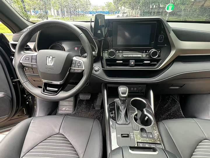 Фото 11 - Toyota Crown Kluger