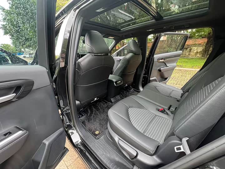 Фото 13 - Toyota Crown Kluger