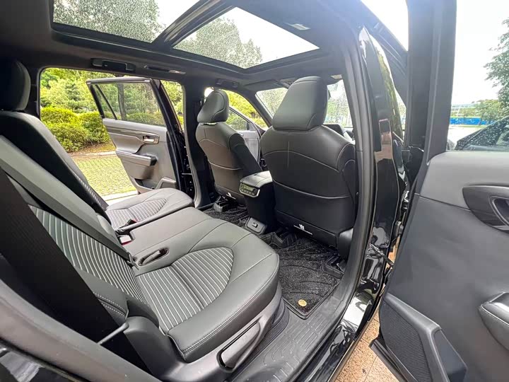 Фото 14 - Toyota Crown Kluger