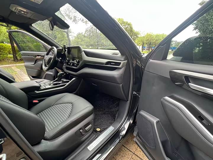 Фото 15 - Toyota Crown Kluger