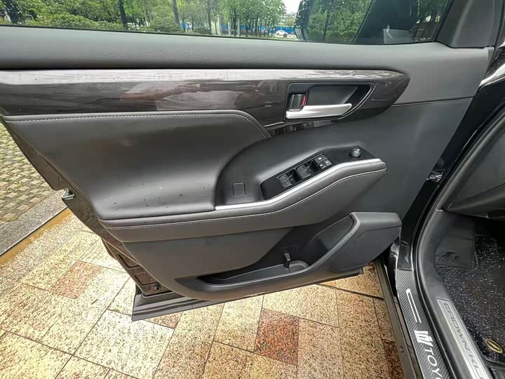 Фото 17 - Toyota Crown Kluger