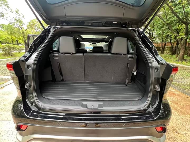 Фото 19 - Toyota Crown Kluger